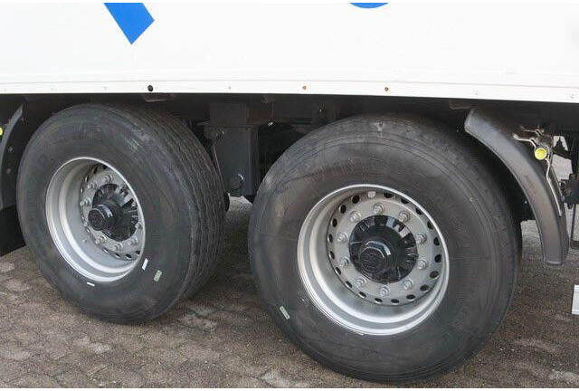 Sommer 2-Achser, elektr. Rolltor, BPW, 11.000mm lang - Επικαθήμενο κόφα: φωτογραφία 4 Sommer 2-Achser, elektr. Rolltor, BPW, 11.000mm lang - Επικαθήμενο κόφα: φωτογραφία 4