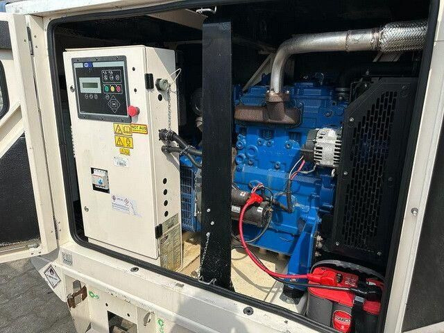 WILSON P33-2 Stromgenrator, 33kVA, Perkins, TOP - Βιομηχανική γεννήτρια: φωτογραφία 5 WILSON P33-2 Stromgenrator, 33kVA, Perkins, TOP - Βιομηχανική γεννήτρια: φωτογραφία 5