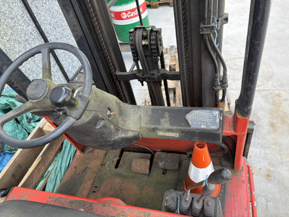 Chariot à mât rétractable LINDE E-15 - Ηλεκτροκίνητο περονοφόρο: φωτογραφία 3 Chariot à mât rétractable LINDE E-15 - Ηλεκτροκίνητο περονοφόρο: φωτογραφία 3