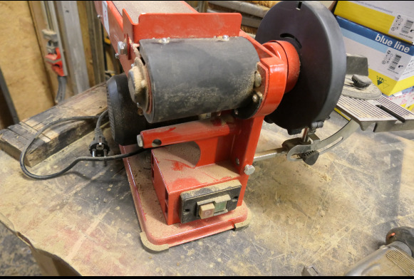 Ponceuse à bande + lapidaire Einhell TC-US 400 - Ξυλουργικό μηχάνημα: φωτογραφία 3 Ponceuse à bande + lapidaire Einhell TC-US 400 - Ξυλουργικό μηχάνημα: φωτογραφία 3