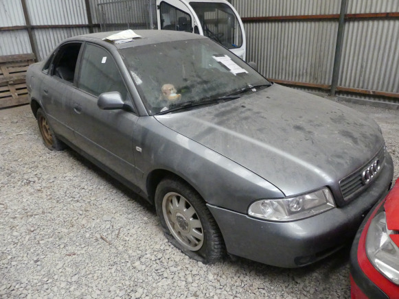 Voiture Audi A4 - Αυτοκίνητο: φωτογραφία 1 Voiture Audi A4 - Αυτοκίνητο: φωτογραφία 1