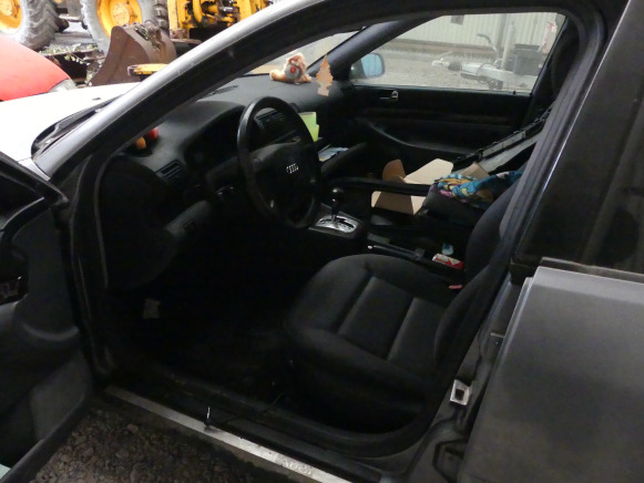 Voiture Audi A4 - Αυτοκίνητο: φωτογραφία 5 Voiture Audi A4 - Αυτοκίνητο: φωτογραφία 5