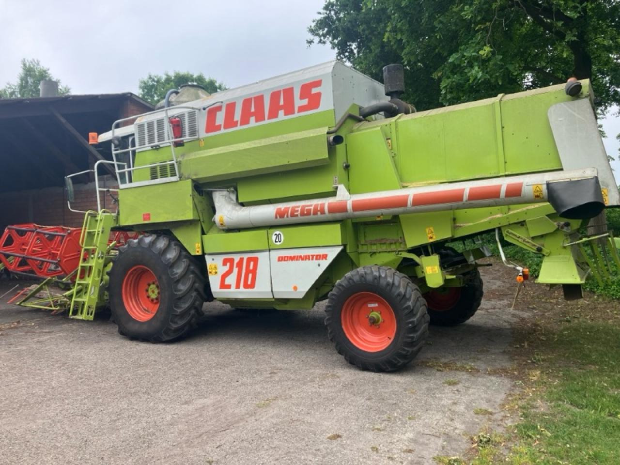 CLAAS Dominator 218 Mega - Θεριζοαλωνιστική μηχανή: φωτογραφία 3 CLAAS Dominator 218 Mega - Θεριζοαλωνιστική μηχανή: φωτογραφία 3