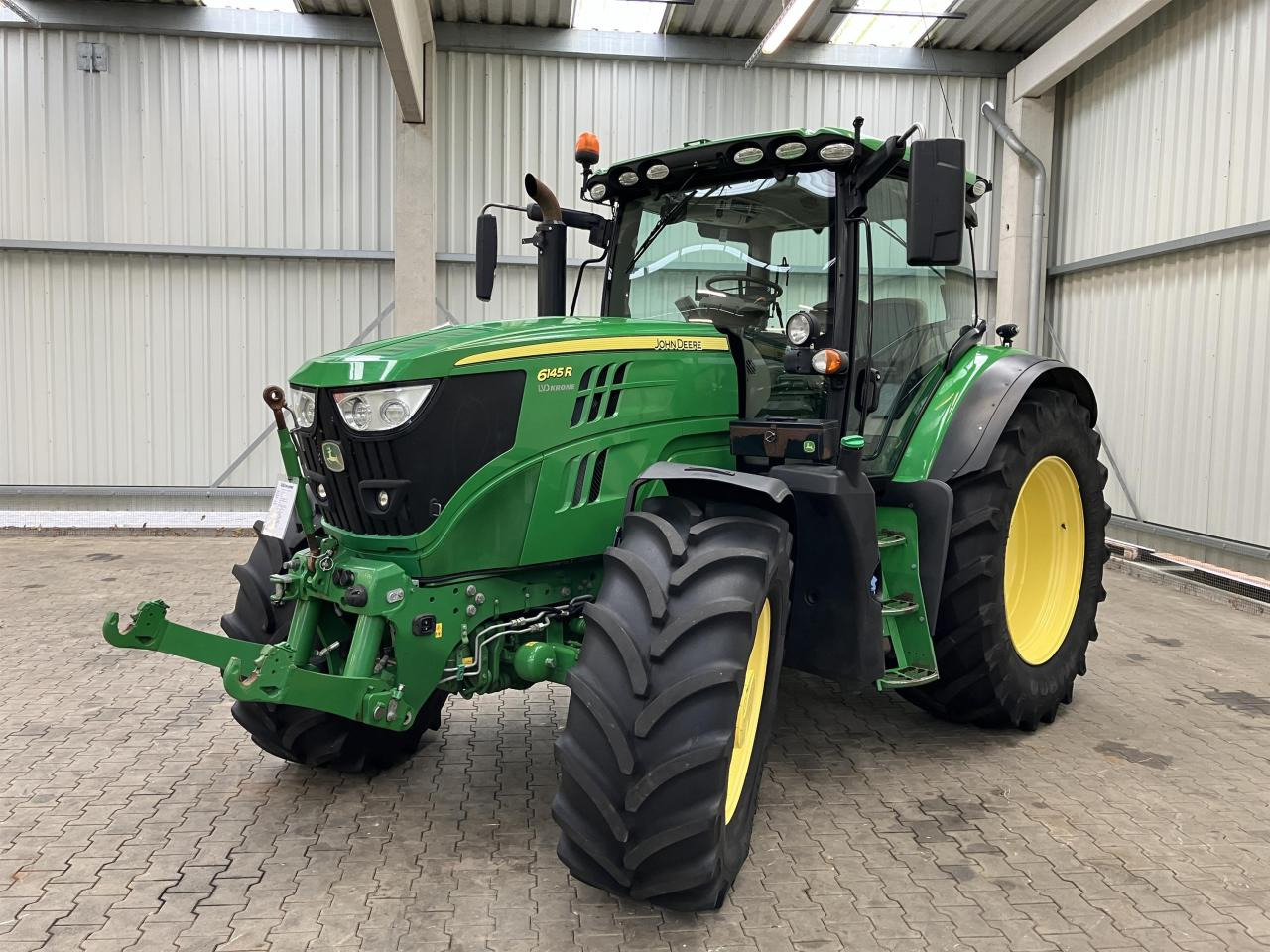 John Deere 6145R - Τρακτέρ: φωτογραφία 1 John Deere 6145R - Τρακτέρ: φωτογραφία 1