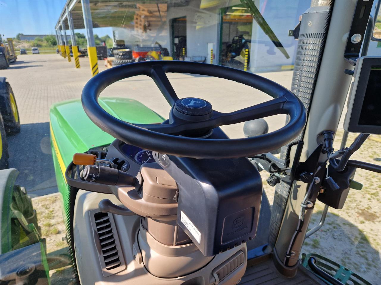 John Deere 6150R - Τρακτέρ: φωτογραφία 4 John Deere 6150R - Τρακτέρ: φωτογραφία 4