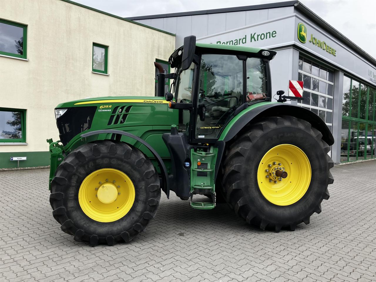 John Deere 6215R - Τρακτέρ: φωτογραφία 1 John Deere 6215R - Τρακτέρ: φωτογραφία 1