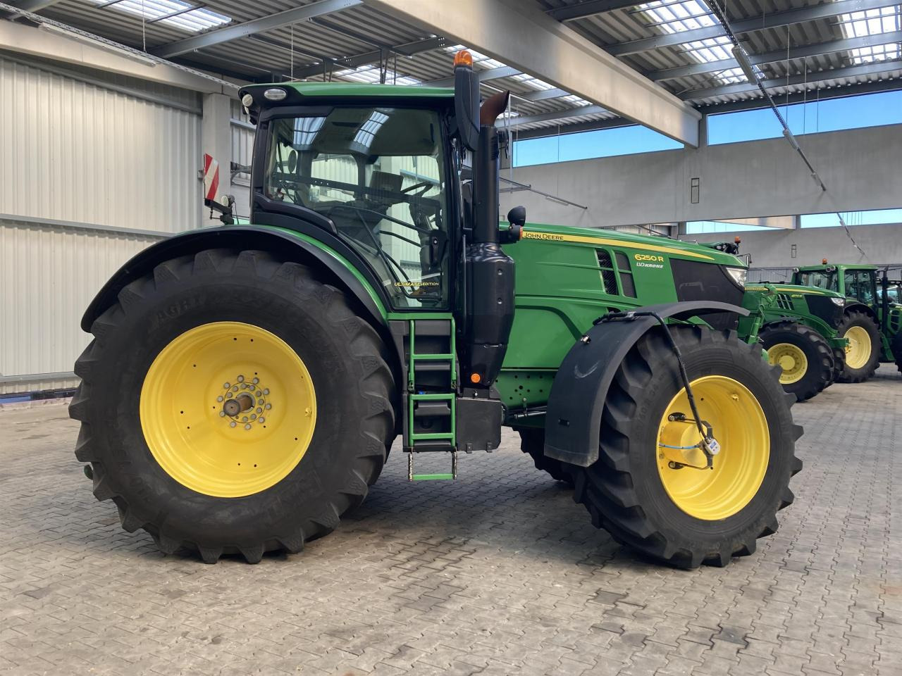 John Deere 6250R - Τρακτέρ: φωτογραφία 5 John Deere 6250R - Τρακτέρ: φωτογραφία 5