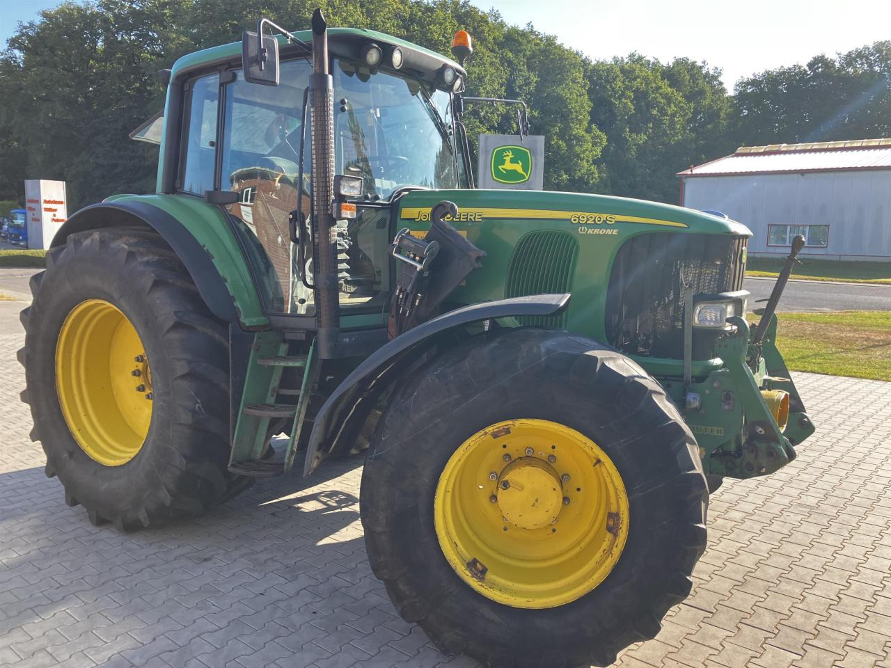 John Deere 6920 S - Τρακτέρ: φωτογραφία 1 John Deere 6920 S - Τρακτέρ: φωτογραφία 1