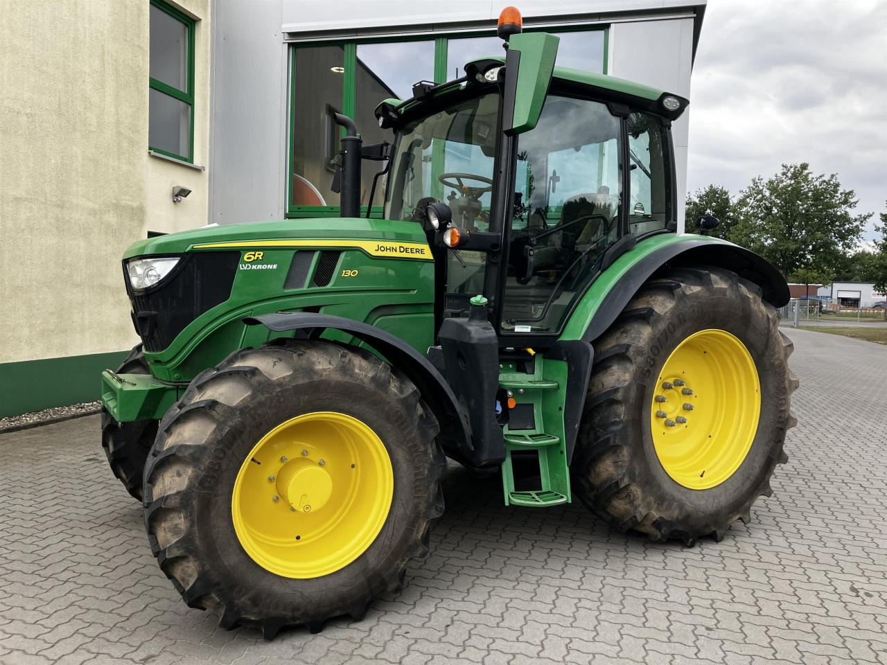 John Deere 6R 130 - Τρακτέρ: φωτογραφία 1 John Deere 6R 130 - Τρακτέρ: φωτογραφία 1