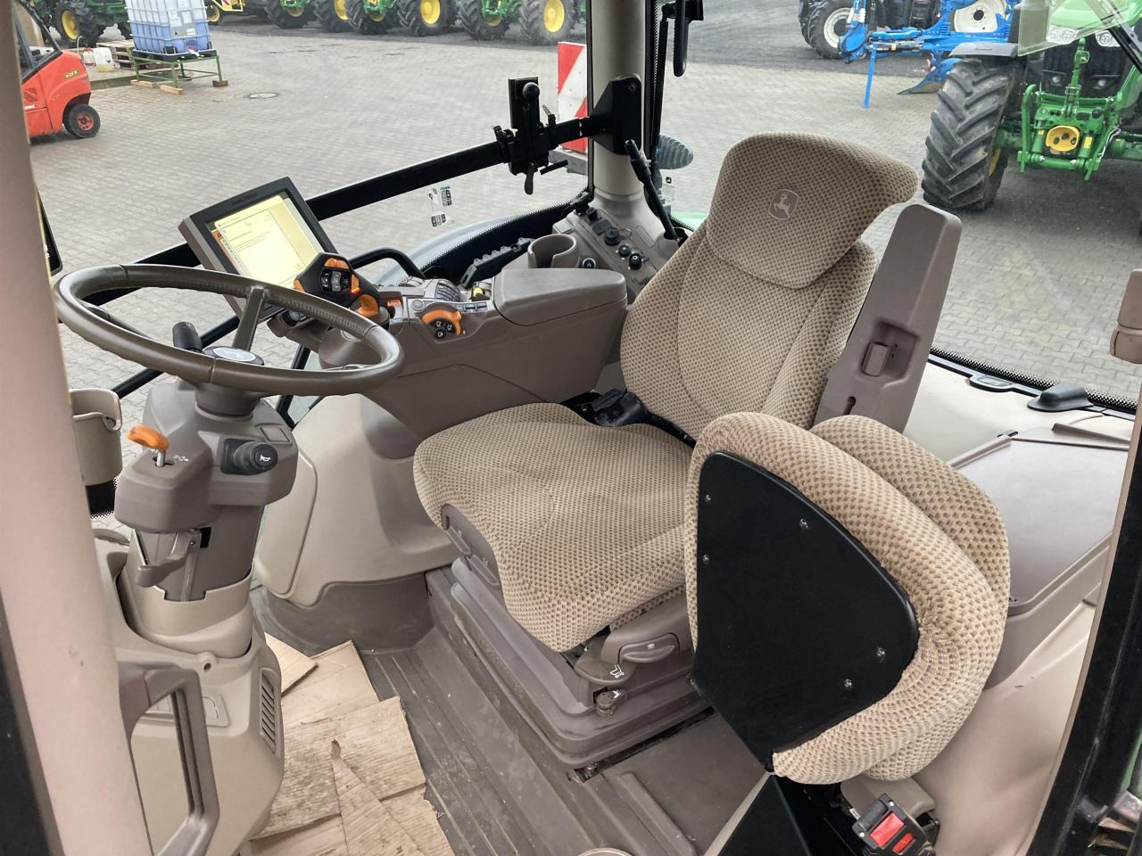 John Deere 6R 215 - Τρακτέρ: φωτογραφία 5 John Deere 6R 215 - Τρακτέρ: φωτογραφία 5