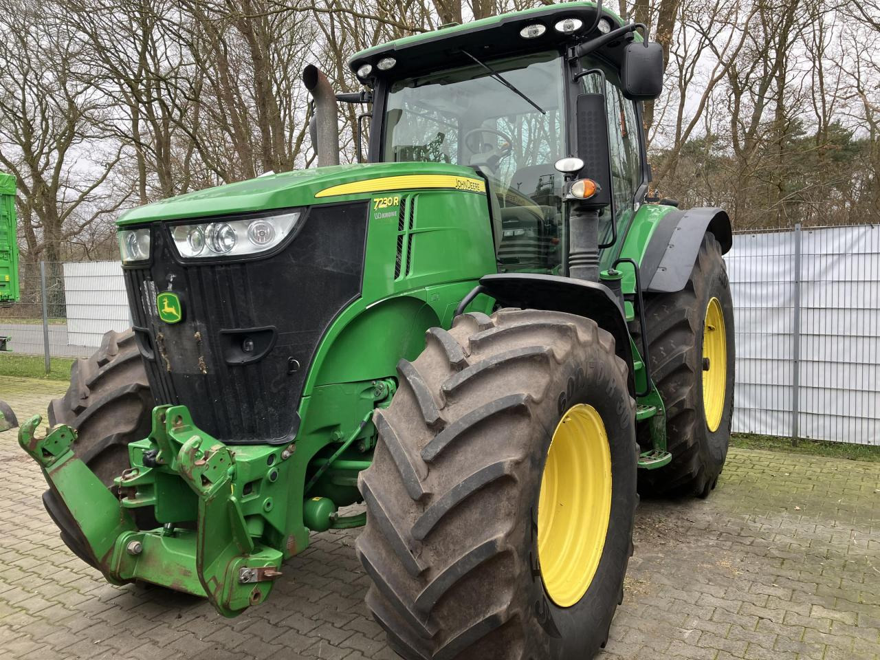 John Deere 7230R - Τρακτέρ: φωτογραφία 1 John Deere 7230R - Τρακτέρ: φωτογραφία 1