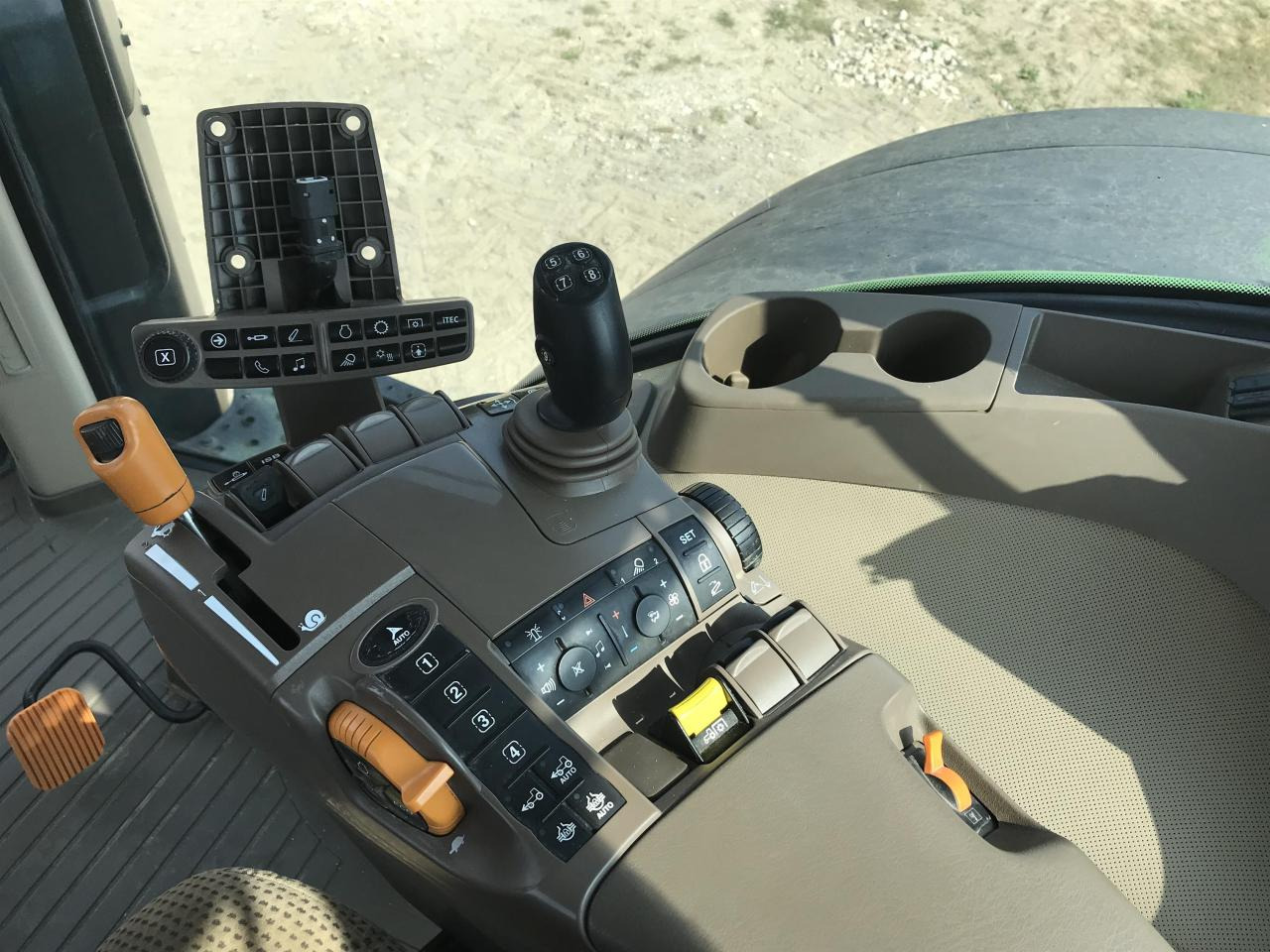 Τρακτέρ John Deere 7310R: φωτογραφία 9 Τρακτέρ John Deere 7310R: φωτογραφία 9