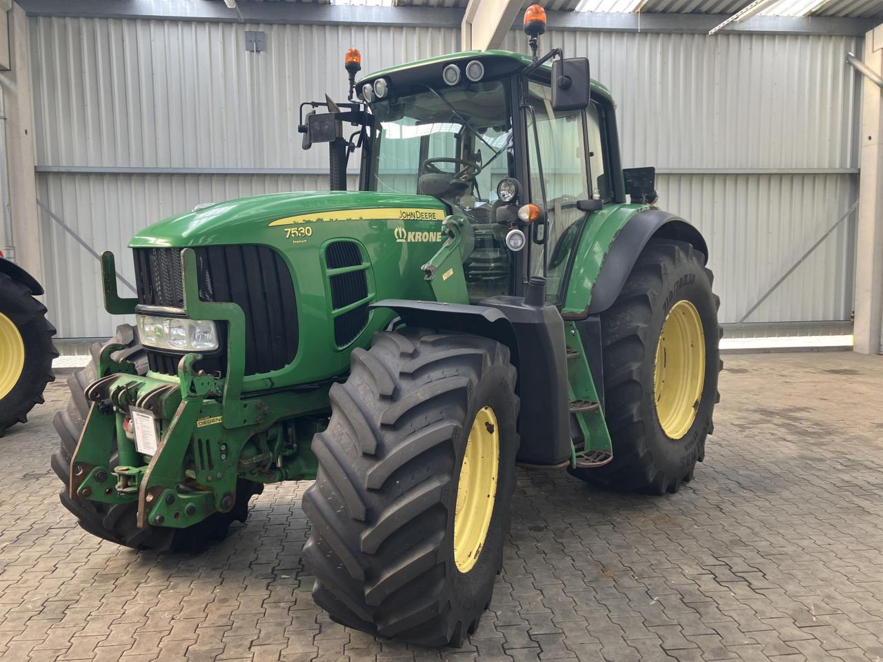 John Deere 7530 PREMIUM - Τρακτέρ: φωτογραφία 1 John Deere 7530 PREMIUM - Τρακτέρ: φωτογραφία 1