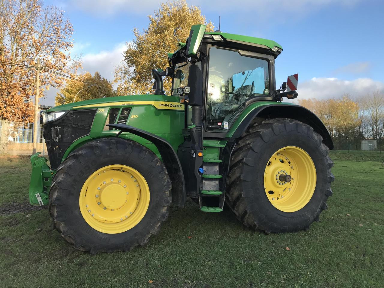 John Deere 7R 310 - Τρακτέρ: φωτογραφία 1 John Deere 7R 310 - Τρακτέρ: φωτογραφία 1