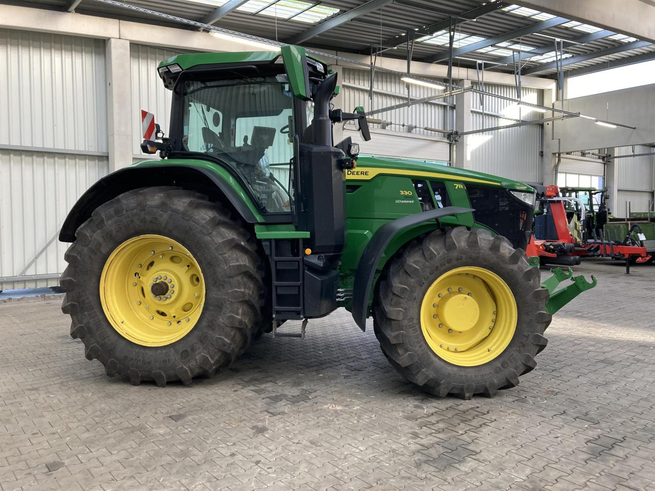 John Deere 7R 330 - Τρακτέρ: φωτογραφία 5 John Deere 7R 330 - Τρακτέρ: φωτογραφία 5