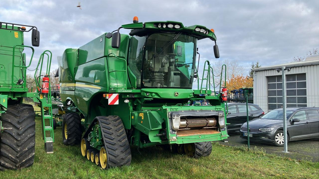 John Deere S680 - Θεριζοαλωνιστική μηχανή: φωτογραφία 1 John Deere S680 - Θεριζοαλωνιστική μηχανή: φωτογραφία 1