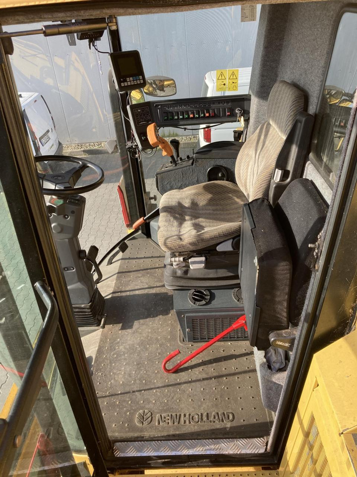 New Holland TX 65 Plus - Θεριζοαλωνιστική μηχανή: φωτογραφία 4 New Holland TX 65 Plus - Θεριζοαλωνιστική μηχανή: φωτογραφία 4