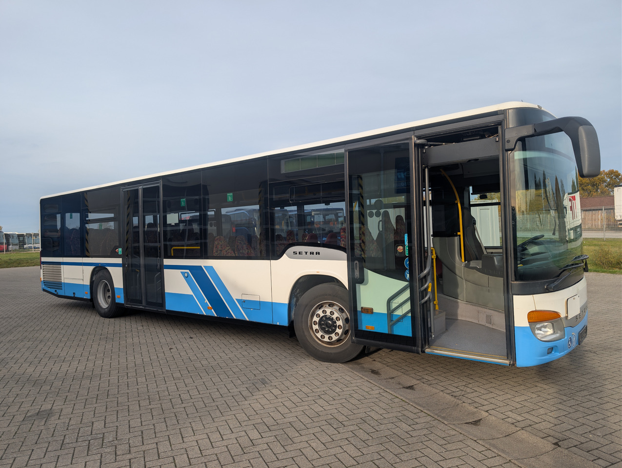 SETRA S 415 NF (Niederflur-Linienbus, Klasse II) - Αστικό λεωφορείο: φωτογραφία 1 SETRA S 415 NF (Niederflur-Linienbus, Klasse II) - Αστικό λεωφορείο: φωτογραφία 1