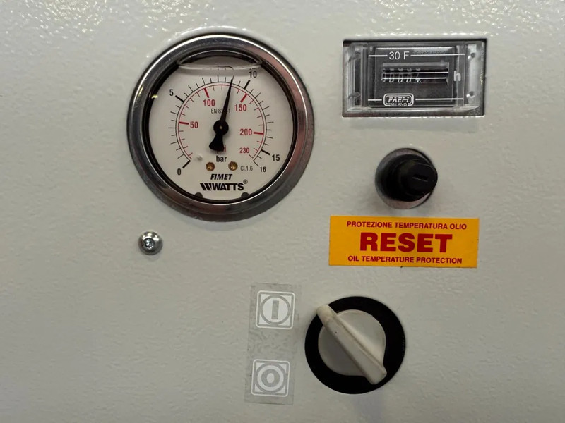 Fiac LS 8 - 200 Elektrische Schroefcompressor 6 kW 736 L / min 10 Bar New ! Overstock ! - Αεροσυμπιεστής: φωτογραφία 4 Fiac LS 8 - 200 Elektrische Schroefcompressor 6 kW 736 L / min 10 Bar New ! Overstock ! - Αεροσυμπιεστής: φωτογραφία 4