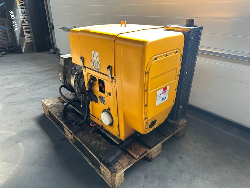 Hatz 2L41C Stamford 17.5 kVA Silentpack generatorset - Βιομηχανική γεννήτρια: φωτογραφία 5 Hatz 2L41C Stamford 17.5 kVA Silentpack generatorset - Βιομηχανική γεννήτρια: φωτογραφία 5
