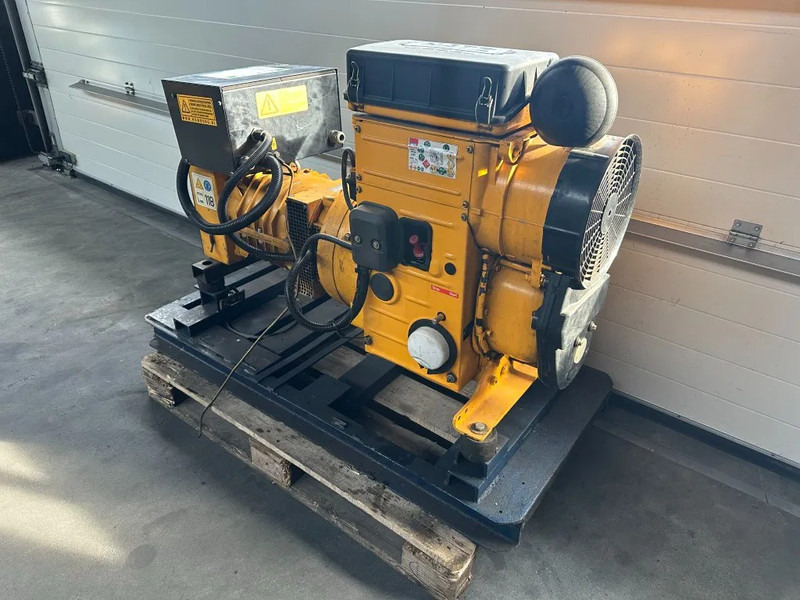 Hatz 2M41 15 kVA generatorset - Βιομηχανική γεννήτρια: φωτογραφία 4 Hatz 2M41 15 kVA generatorset - Βιομηχανική γεννήτρια: φωτογραφία 4