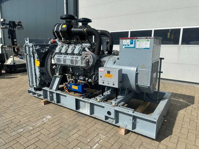 Iveco GE 8281 SRI27 00A71 Mecc Alte Spa 450 kVA generatorset ex Emergency 160 hours - Βιομηχανική γεννήτρια: φωτογραφία 2 Iveco GE 8281 SRI27 00A71 Mecc Alte Spa 450 kVA generatorset ex Emergency 160 hours - Βιομηχανική γεννήτρια: φωτογραφία 2