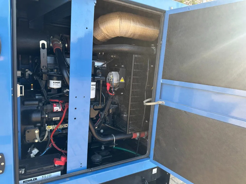 SDMO J110K John Deere 110 kVa silent noodstroom generatorset as New ! 40 hours ! - Βιομηχανική γεννήτρια: φωτογραφία 3 SDMO J110K John Deere 110 kVa silent noodstroom generatorset as New ! 40 hours ! - Βιομηχανική γεννήτρια: φωτογραφία 3