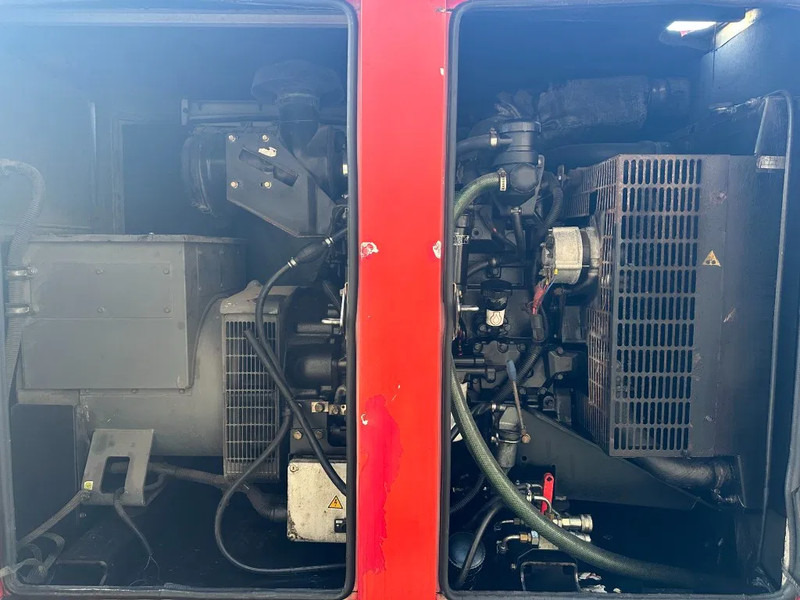 SDMO R110 C3 John Deere Leroy Somer 110 kVA Silent Rental generatorset Stage 3A - Βιομηχανική γεννήτρια: φωτογραφία 4 SDMO R110 C3 John Deere Leroy Somer 110 kVA Silent Rental generatorset Stage 3A - Βιομηχανική γεννήτρια: φωτογραφία 4