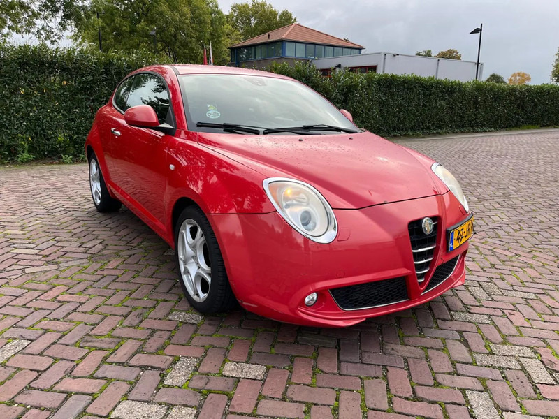 Alfa Romeo MiTo 1.4 T - Hatchback: φωτογραφία 4 Alfa Romeo MiTo 1.4 T - Hatchback: φωτογραφία 4