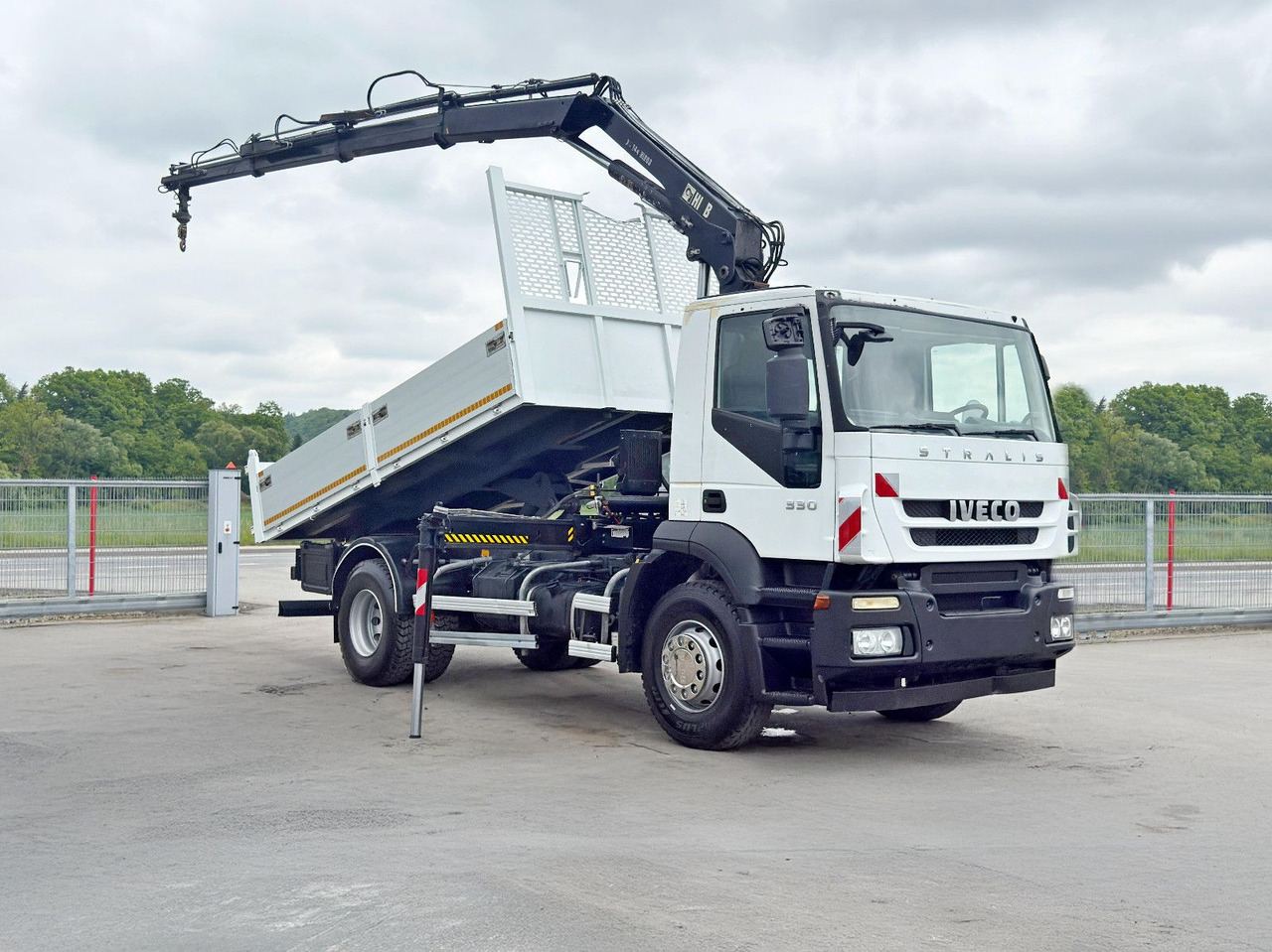 Iveco STRALIS 330 *HIAB 144 BS-3 HIDUO* TOPZUSTAND - Φορτηγό ανατρεπόμενο, Φορτηγό με γερανό: φωτογραφία 2 Iveco STRALIS 330 *HIAB 144 BS-3 HIDUO* TOPZUSTAND - Φορτηγό ανατρεπόμενο, Φορτηγό με γερανό: φωτογραφία 2