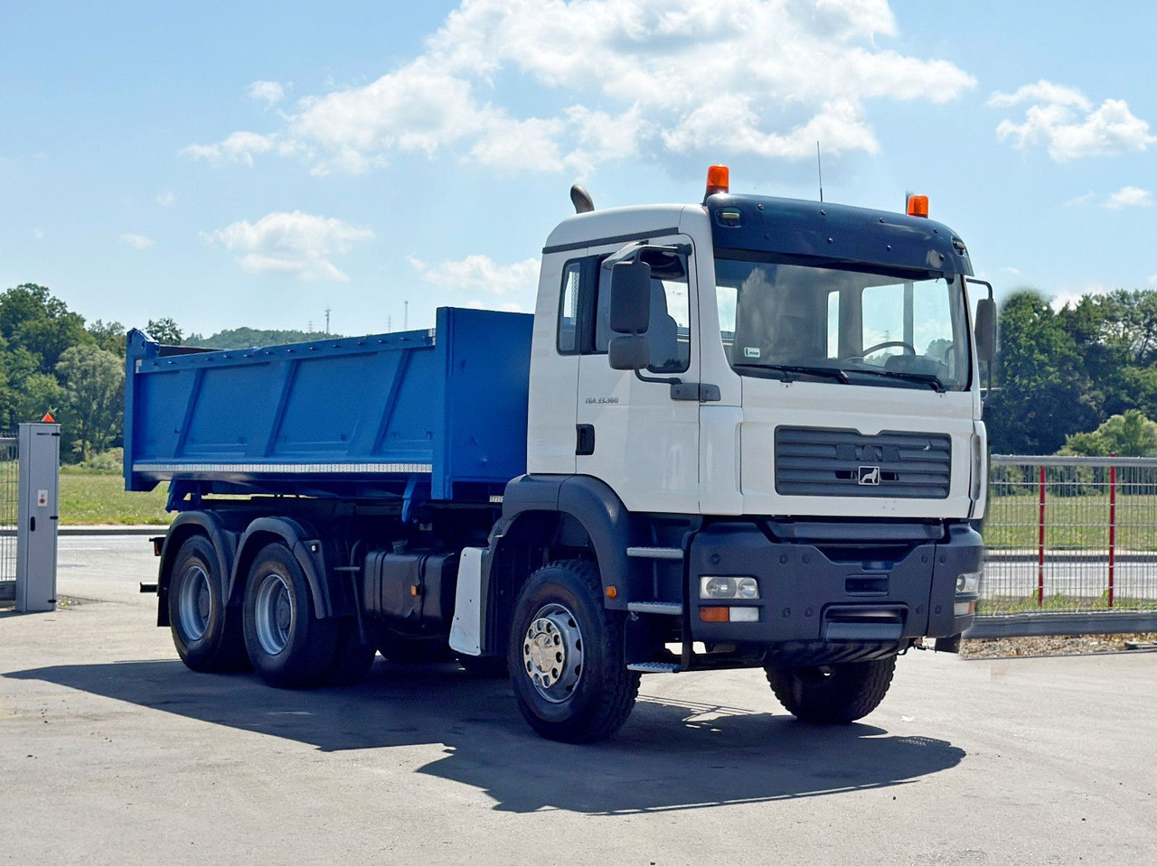MAN TGA 33.360 * KIPPER 5,20 m + BORDMATIC / 6x4*TOP - Φορτηγό ανατρεπόμενο, Φορτηγό με γερανό: φωτογραφία 4 MAN TGA 33.360 * KIPPER 5,20 m + BORDMATIC / 6x4*TOP - Φορτηγό ανατρεπόμενο, Φορτηγό με γερανό: φωτογραφία 4