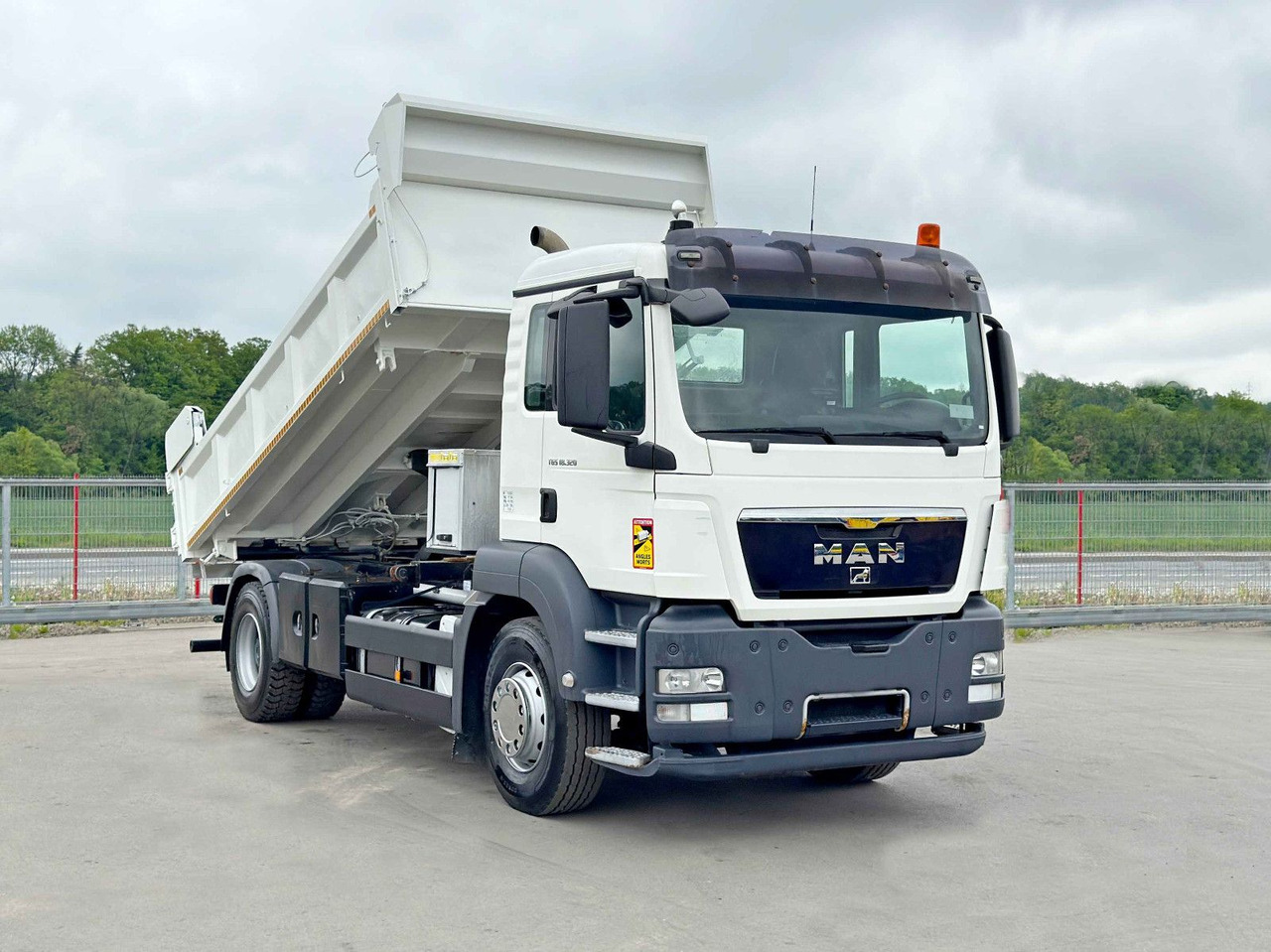 MAN TGS 18.320 * KIPPER 4,95m + BORDMATIC*TOPZUSTAND - Φορτηγό ανατρεπόμενο, Φορτηγό με γερανό: φωτογραφία 2 MAN TGS 18.320 * KIPPER 4,95m + BORDMATIC*TOPZUSTAND - Φορτηγό ανατρεπόμενο, Φορτηγό με γερανό: φωτογραφία 2