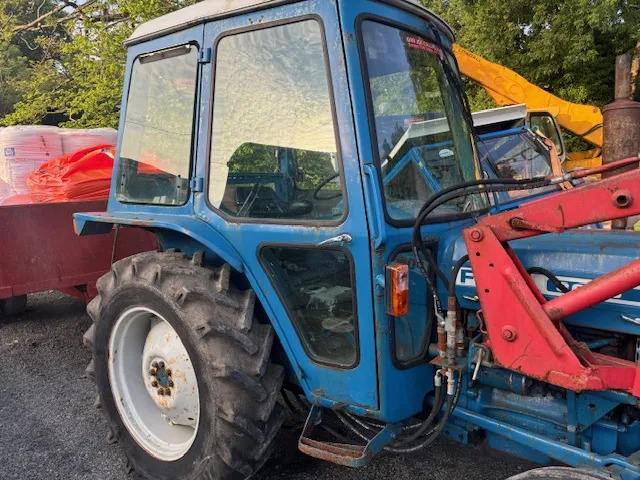 FORD 3600 C/W FRONT LOADER - Τρακτέρ: φωτογραφία 3 FORD 3600 C/W FRONT LOADER - Τρακτέρ: φωτογραφία 3