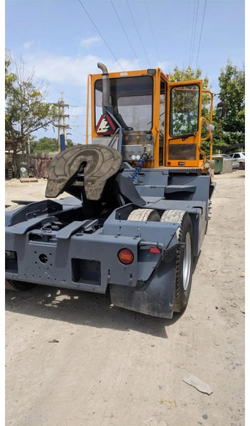 Terberg YT182 - Τράκτορες τελωνείων: φωτογραφία 5 Terberg YT182 - Τράκτορες τελωνείων: φωτογραφία 5