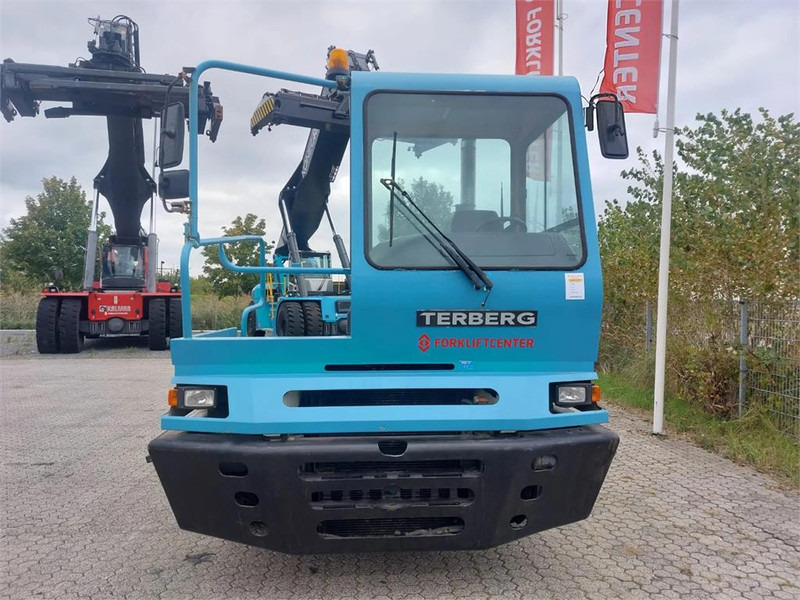 Terberg YT182 - Τράκτορες τελωνείων: φωτογραφία 5 Terberg YT182 - Τράκτορες τελωνείων: φωτογραφία 5