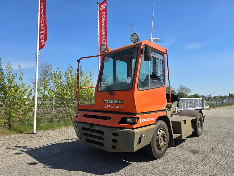 Terberg YT182 - Τράκτορες τελωνείων: φωτογραφία 2 Terberg YT182 - Τράκτορες τελωνείων: φωτογραφία 2