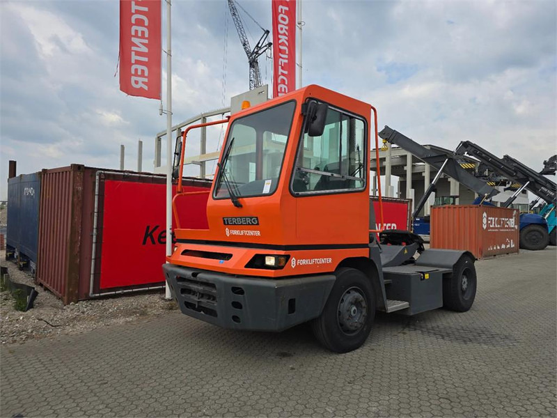 Terberg YT182 - Τράκτορες τελωνείων: φωτογραφία 2 Terberg YT182 - Τράκτορες τελωνείων: φωτογραφία 2