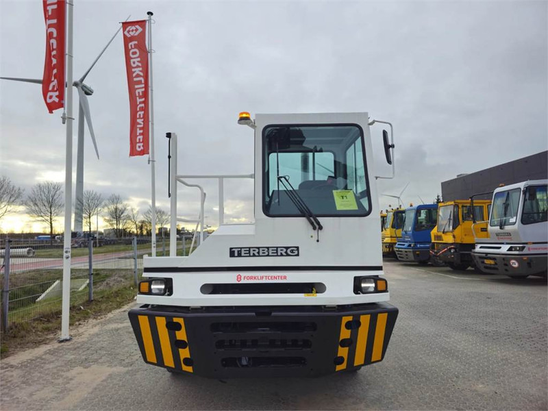 Terberg YT220 - Τράκτορες τελωνείων: φωτογραφία 5 Terberg YT220 - Τράκτορες τελωνείων: φωτογραφία 5