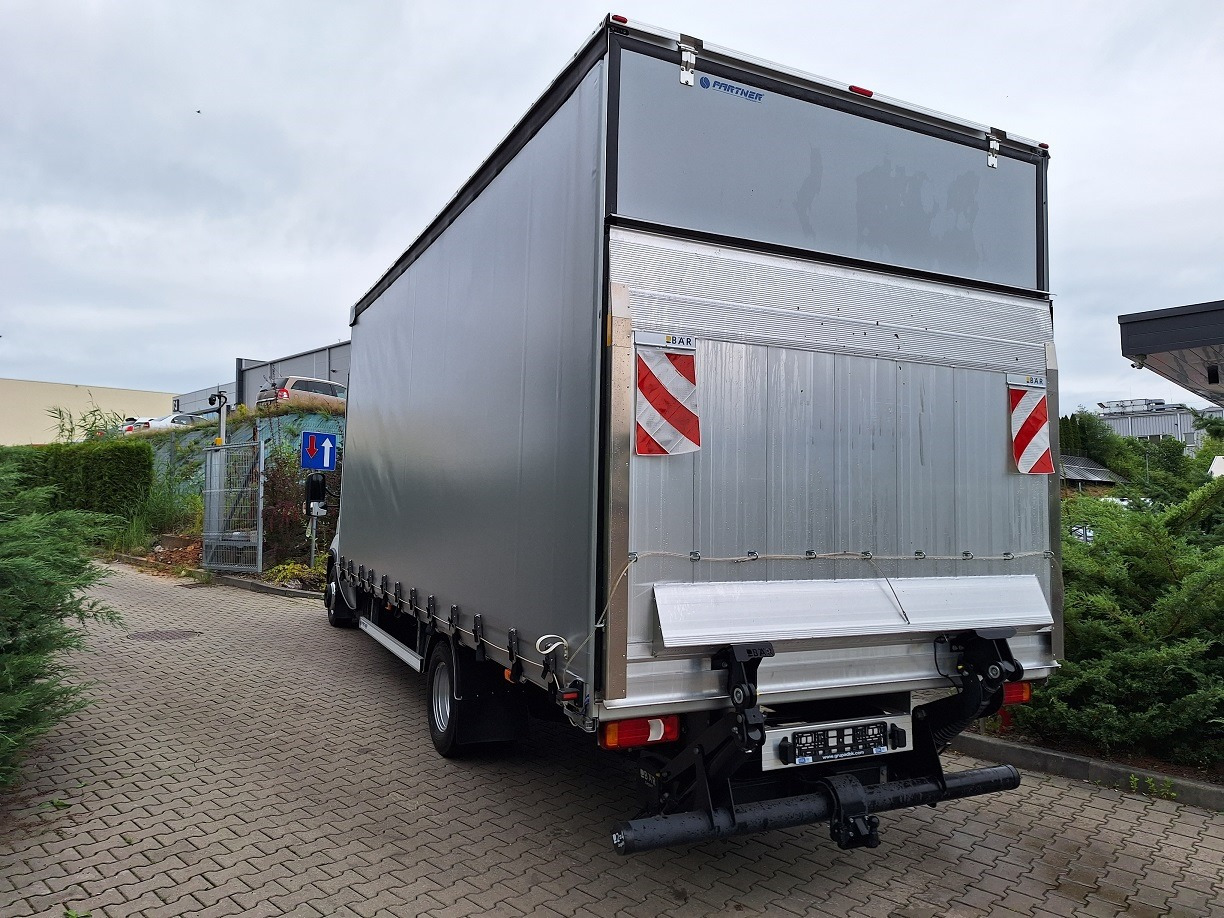 Iveco Daily 70C18A8 Backsleeper BÄR - Επαγγελματικό αυτοκίνητο με μουσαμά: φωτογραφία 2 Iveco Daily 70C18A8 Backsleeper BÄR - Επαγγελματικό αυτοκίνητο με μουσαμά: φωτογραφία 2