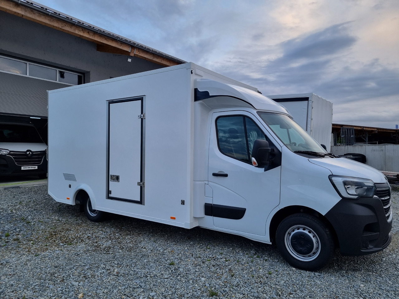 Renault Master 165 Koffer Platform Tiefrahmen - Επαγγελματικό αυτοκίνητο κόφα: φωτογραφία 2 Renault Master 165 Koffer Platform Tiefrahmen - Επαγγελματικό αυτοκίνητο κόφα: φωτογραφία 2