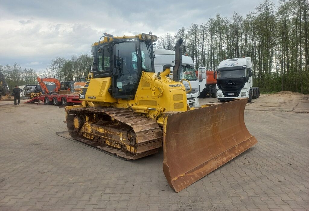 Komatsu D51PX-24 - Μπουλντόζα: φωτογραφία 3 Komatsu D51PX-24 - Μπουλντόζα: φωτογραφία 3