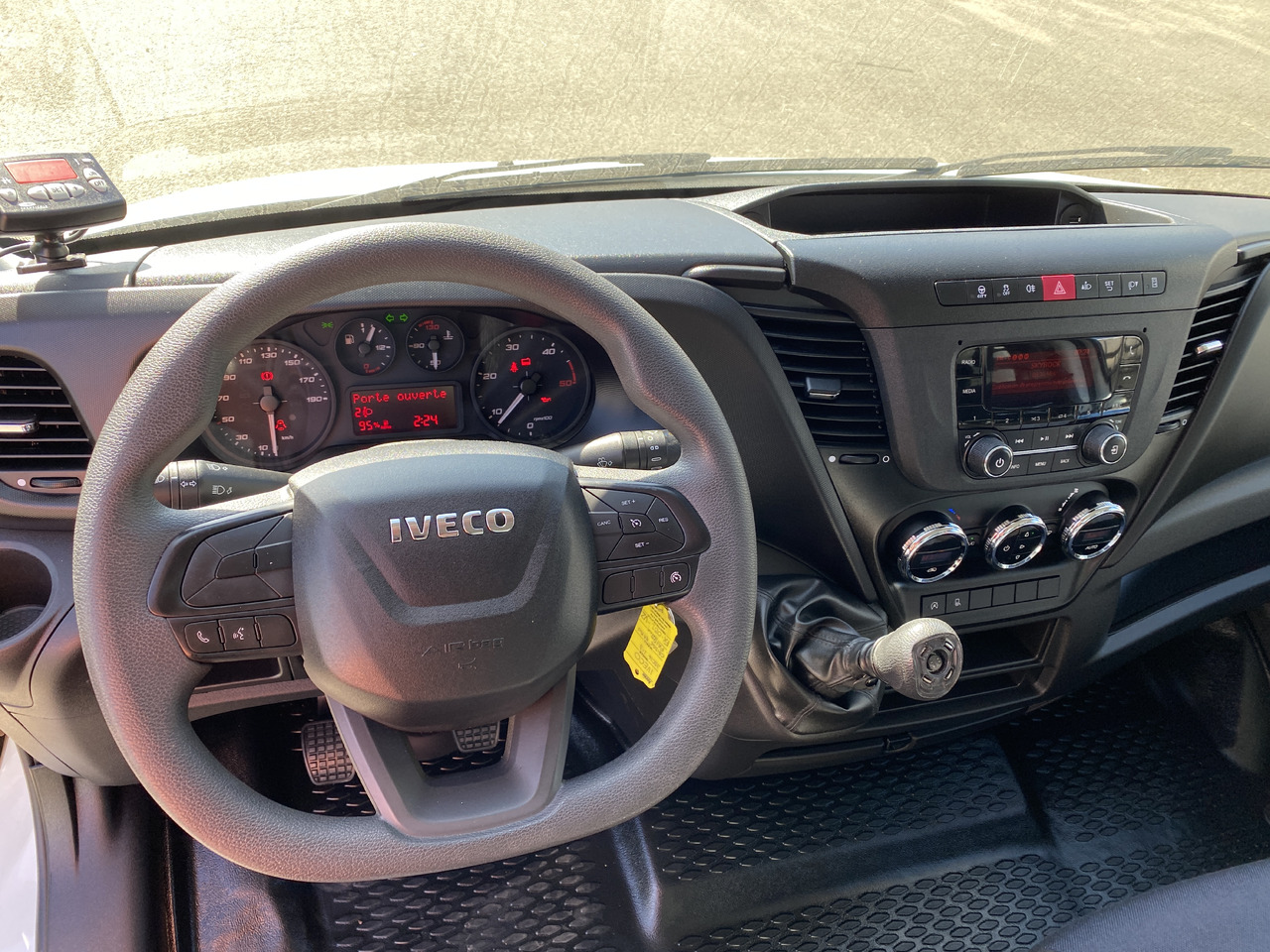 Επαγγελματικό αυτοκίνητο ψυγείο IVECO Daily frigorifique Hayon: φωτογραφία 12