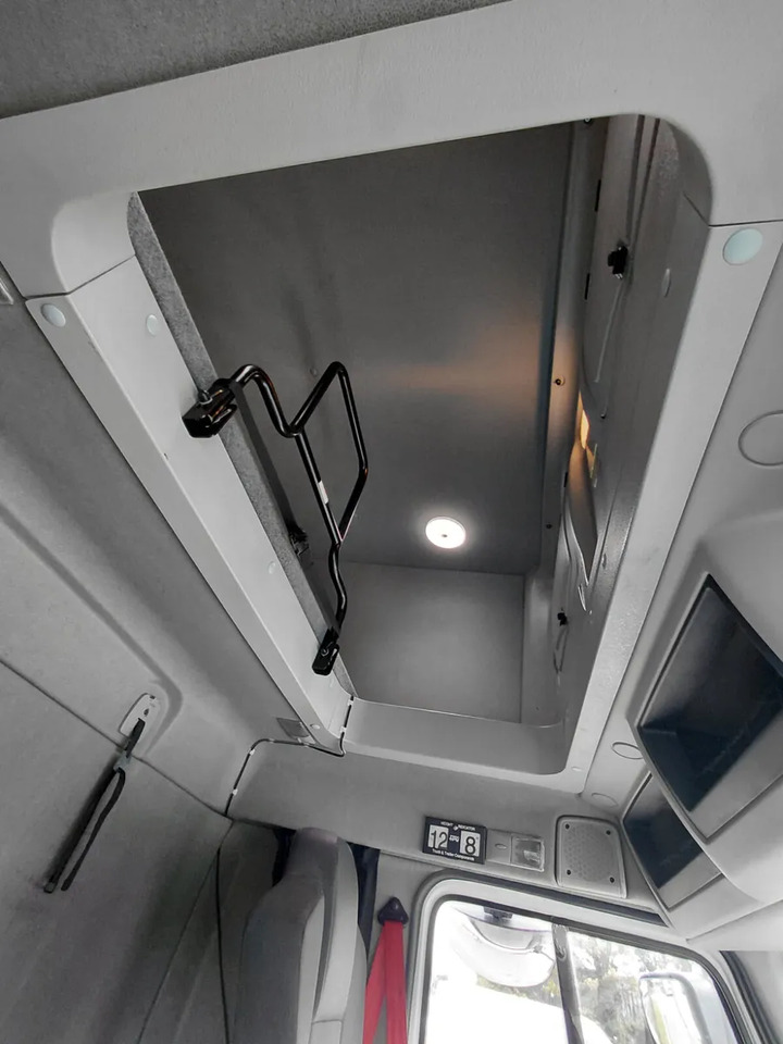 2017 Renault D12 4×2 Double Sleeper Curtainsider - Φορτηγό μουσαμάς: φωτογραφία 3 2017 Renault D12 4×2 Double Sleeper Curtainsider - Φορτηγό μουσαμάς: φωτογραφία 3