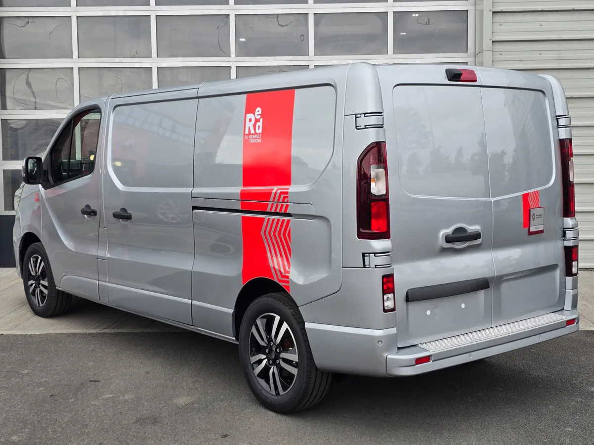 NEW Renault Trafic Exclusive 170BHP/150BHP Auto Highland Silver - Βαν: φωτογραφία 5 NEW Renault Trafic Exclusive 170BHP/150BHP Auto Highland Silver - Βαν: φωτογραφία 5