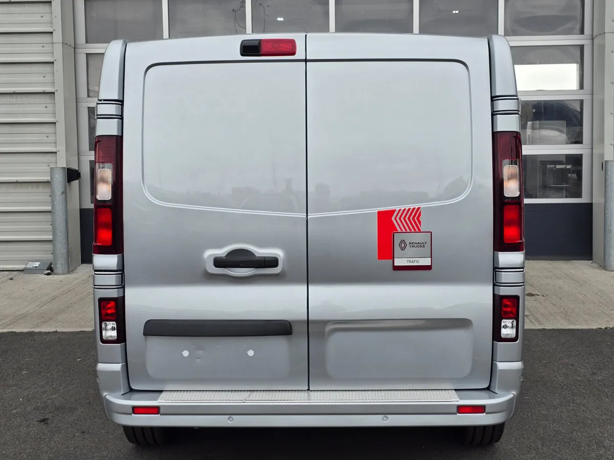 NEW Renault Trafic Exclusive 170BHP/150BHP Auto Highland Silver - Βαν: φωτογραφία 3 NEW Renault Trafic Exclusive 170BHP/150BHP Auto Highland Silver - Βαν: φωτογραφία 3
