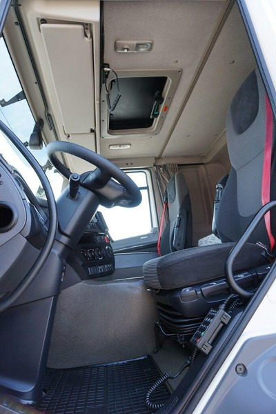 Φορτηγό ψυγείο DAF CF / 400 / ACC / EURO 6 / PRZEWOZU NAPOJÓW / OŚ SKRĘTNA: φωτογραφία 7