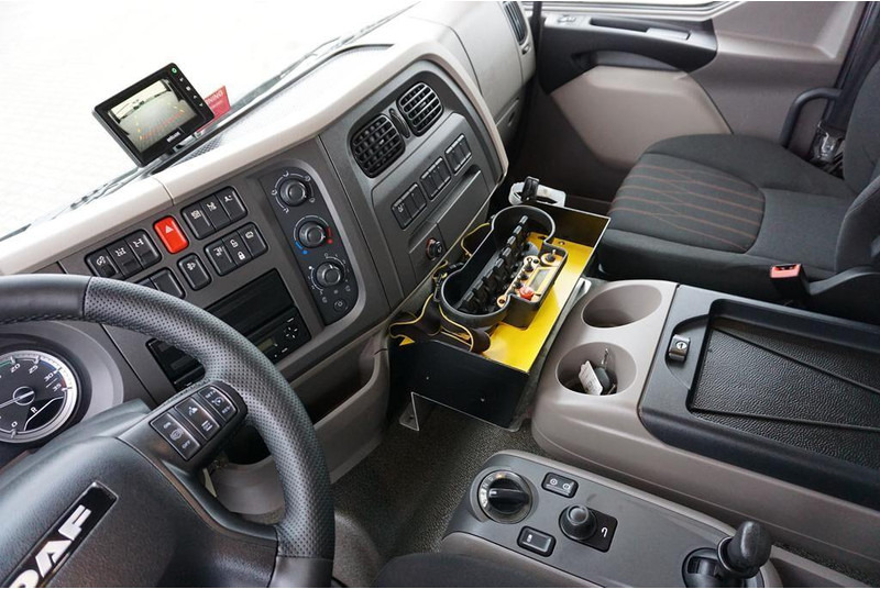 Φορτηγό με ανοιχτή καρότσα, Φορτηγό με γερανό DAF LF / 260 / ACC / SKRZYNIOWY + HDS / HYVA HC-183 / PILOT / ROTATO: φωτογραφία 9