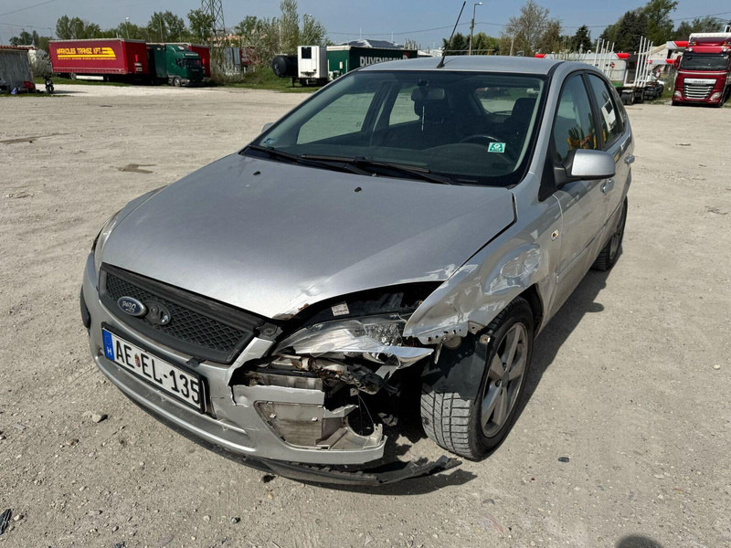 Ford Focus 1,6 i - Damaged Car - Hatchback: φωτογραφία 1 Ford Focus 1,6 i - Damaged Car - Hatchback: φωτογραφία 1
