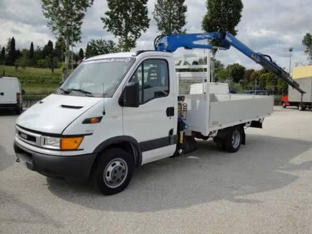 Iveco Daily 35C11 - flatbed+crane - Φορτηγό με ανοιχτή καρότσα, Φορτηγό με γερανό: φωτογραφία 1 Iveco Daily 35C11 - flatbed+crane - Φορτηγό με ανοιχτή καρότσα, Φορτηγό με γερανό: φωτογραφία 1