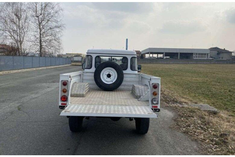 Land Rover Defender 110 - 2.2 Td4 4x4 Platós - Μικρό φορτηγό με καρότσα: φωτογραφία 4 Land Rover Defender 110 - 2.2 Td4 4x4 Platós - Μικρό φορτηγό με καρότσα: φωτογραφία 4